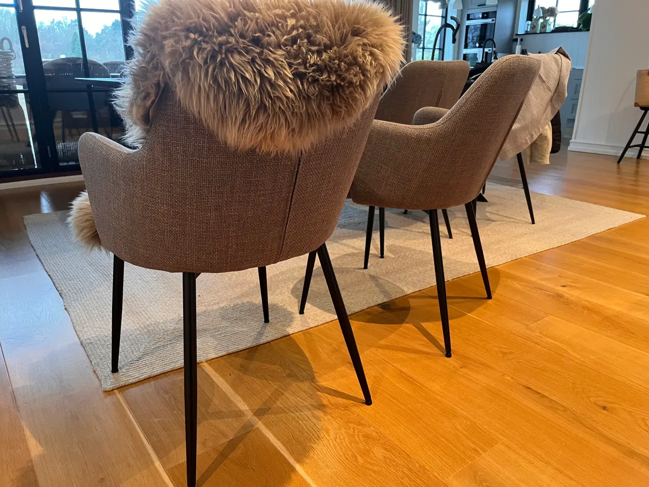 Billede 4 - Spisebord m. stole