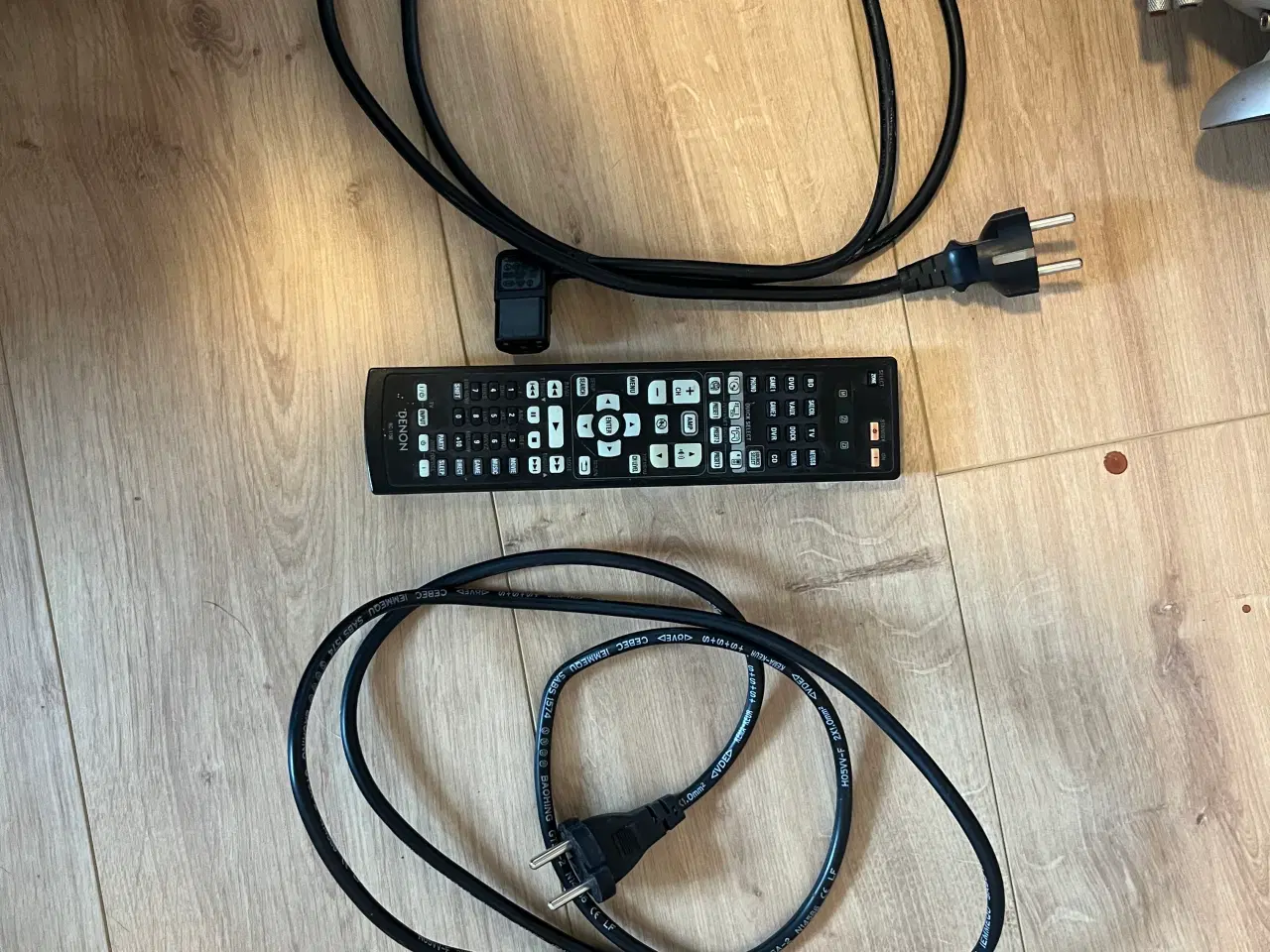 Billede 14 - Denon forstærker + KEF surround-anlæg