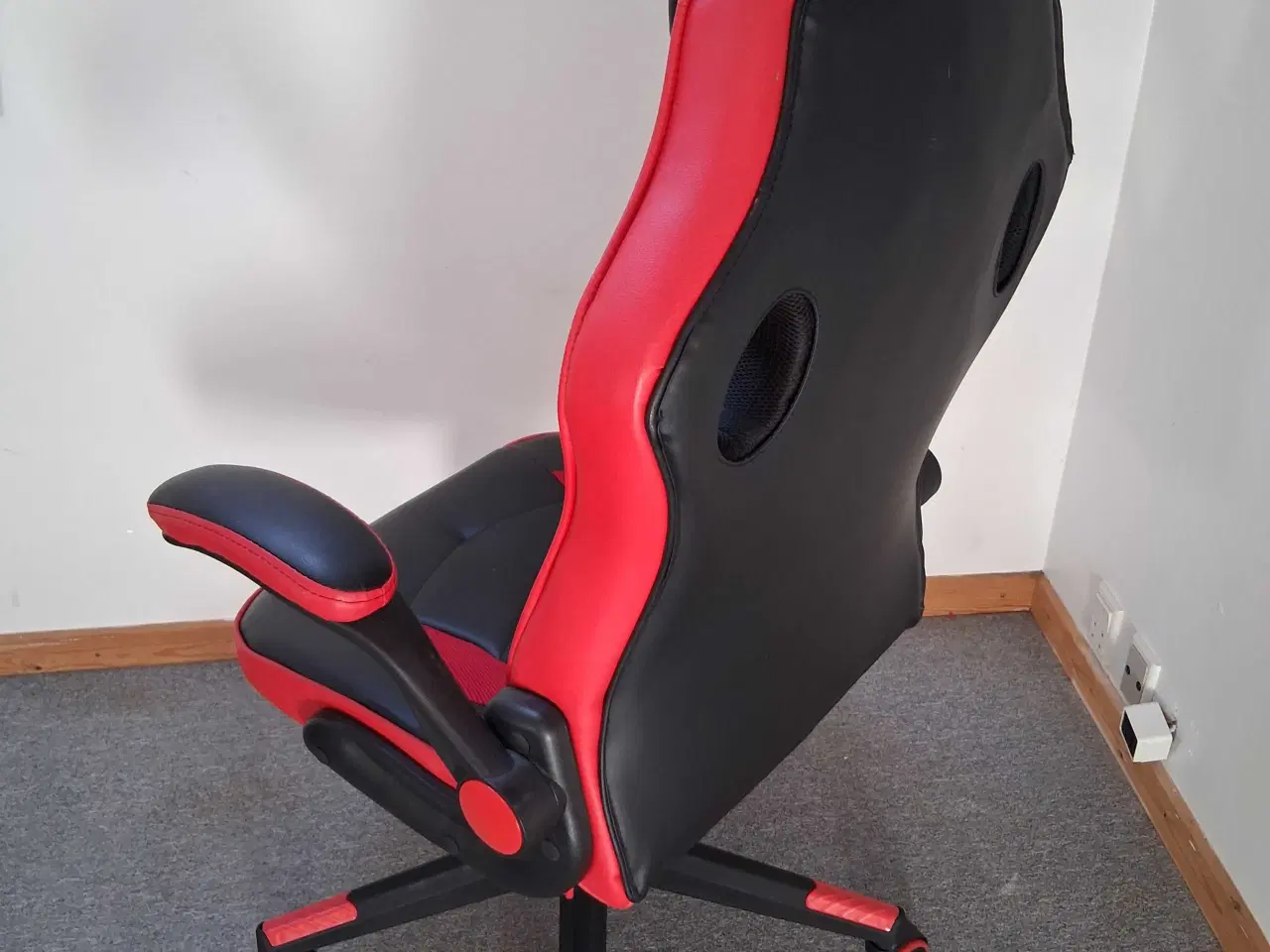 Billede 1 - Fin, brugbar gamerstol