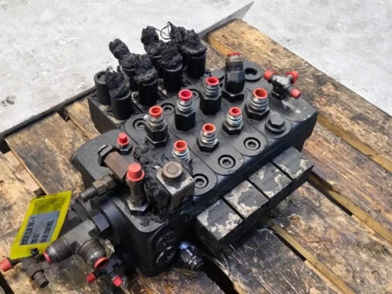 Billede 19 - Bobcat  TL38.70X  Hydraulikventil  7357421