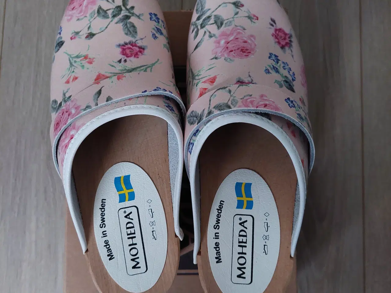 Billede 2 - Blomstrede Moheda malin træsko 