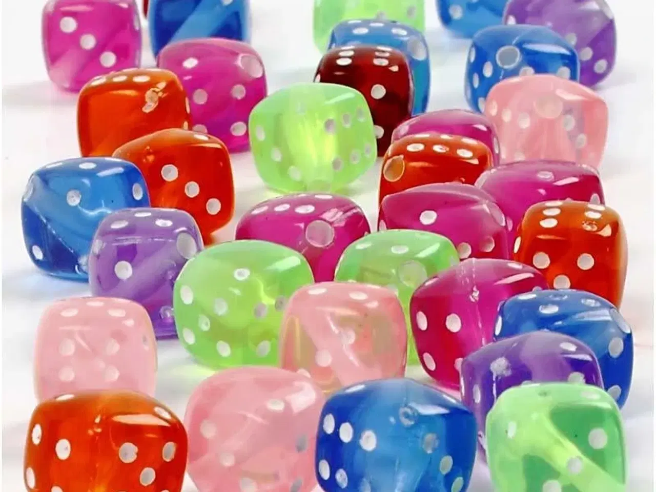 Billede 1 - Terningeperler, str. 7x7 mm, hulstr. 1,5 mm, 105 g, 125ml/ 1 pk.