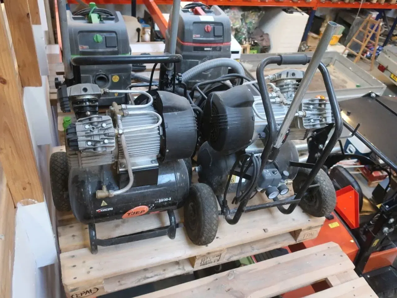 Billede 2 - 2 stk. kompresser og 2 stk. slangeopruller