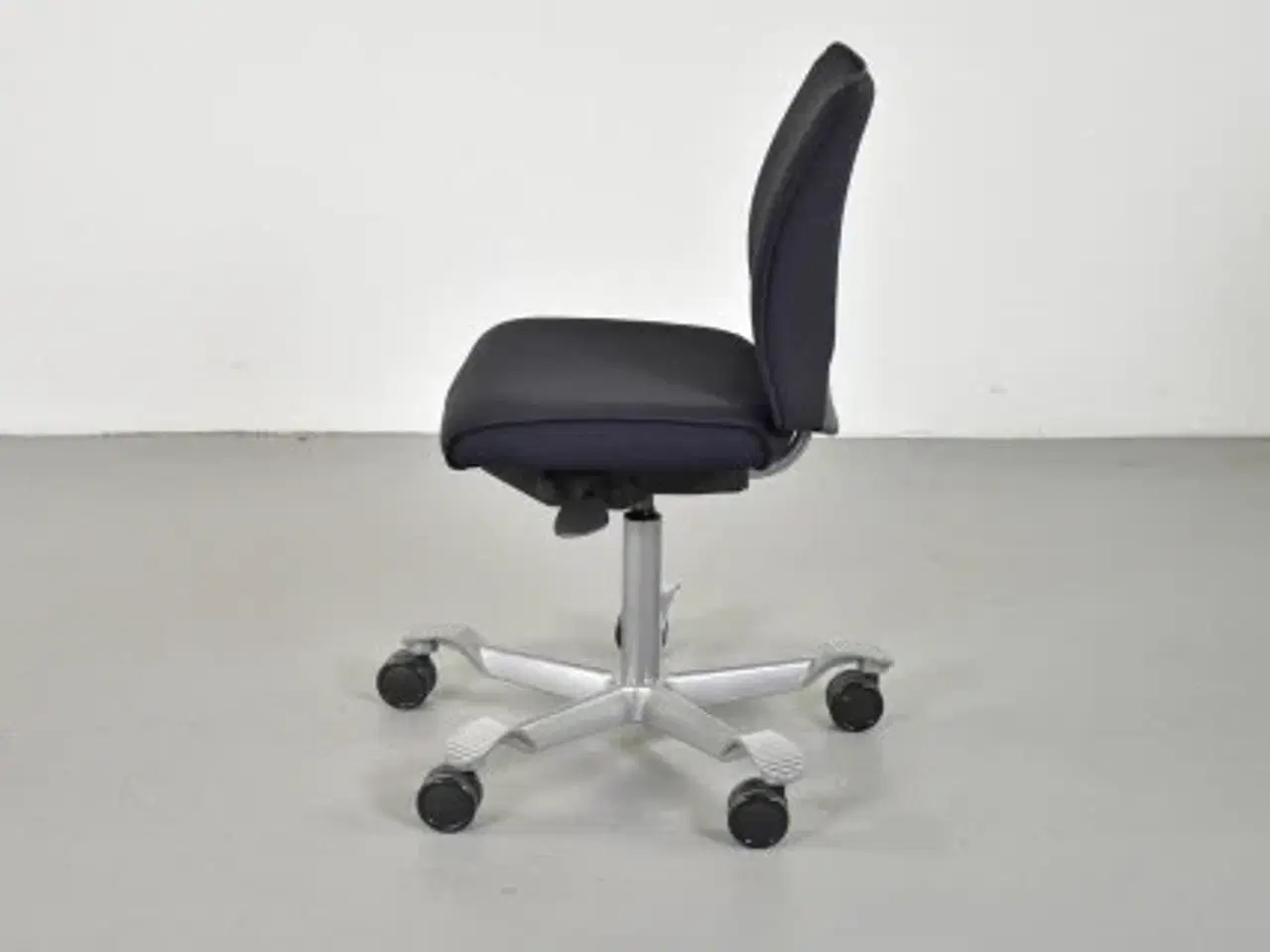 Billede 2 - Häg h05 5200 kontorstol med sort/blå polster og gråt stel