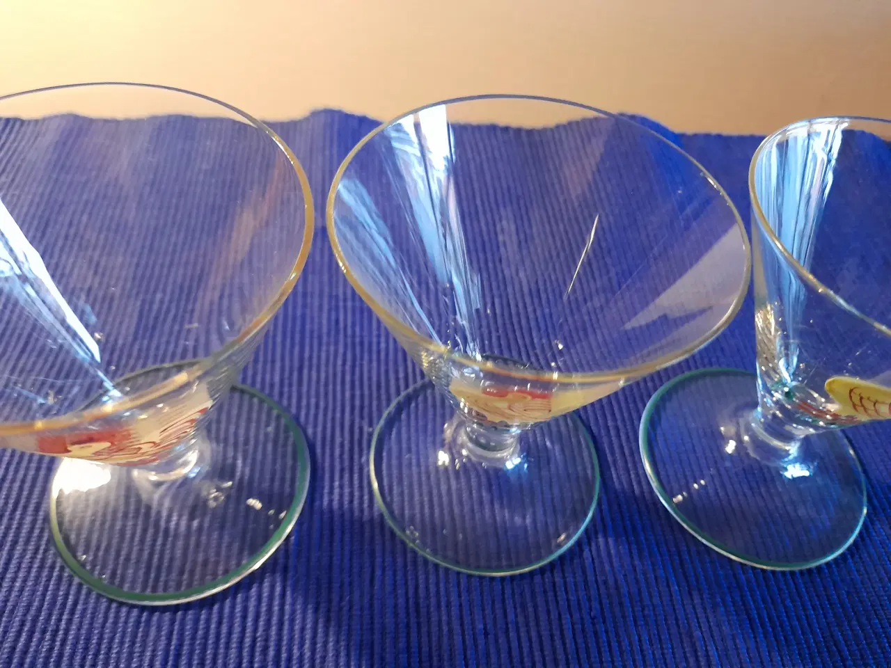 Billede 3 - 3 stk glas med grøn kant og hanemotiv.