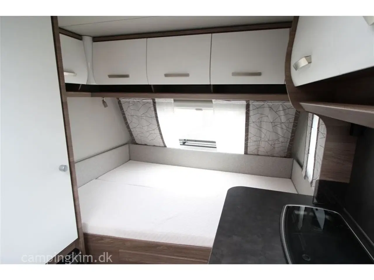 Billede 3 - 2021 - Knaus Sport 400 QD Silver Selection   LILLE LET VOGN MED FORTELT, MOVER OG GULVVARME.