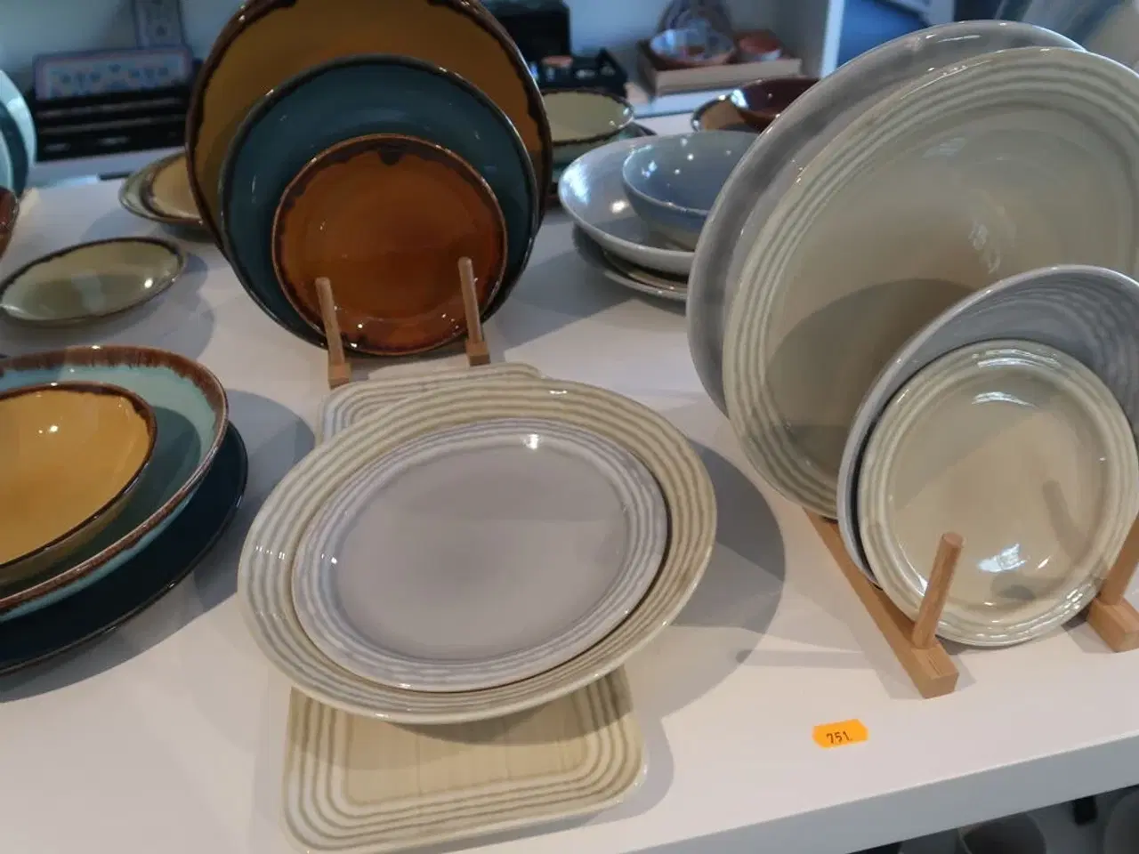 Billede 8 - 79 stk. tallerkener, skåle og fade DUDSON