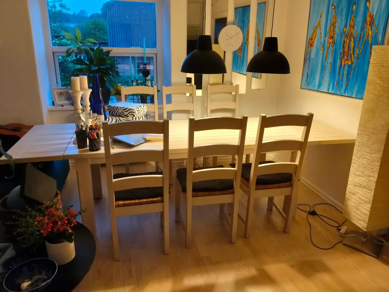 Billede 1 - Stort flot solidt spisebord og 10 skønne stole