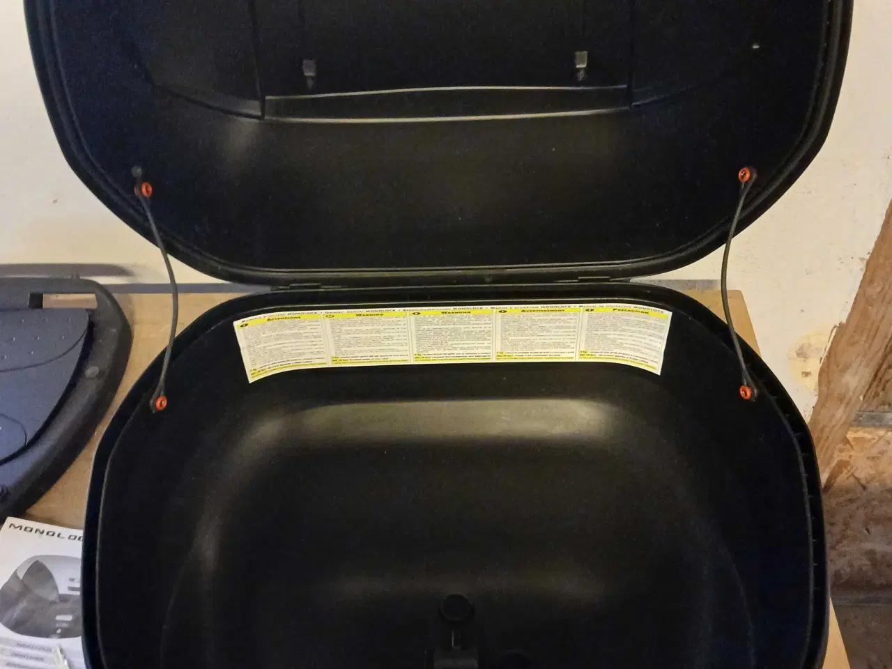 Billede 6 - Givi topboks sort/rød til motorcykel eller scooter