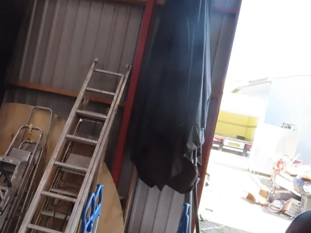 Billede 2 - Stor Parasol (ca 4 meter høj)