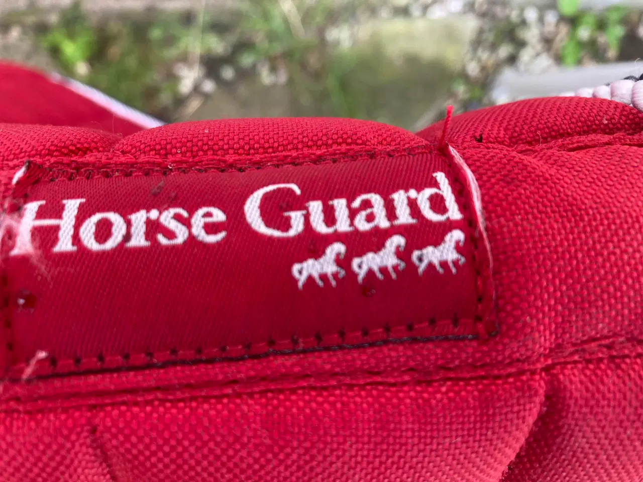 Billede 2 - Flot rødt ponydressurunderlag