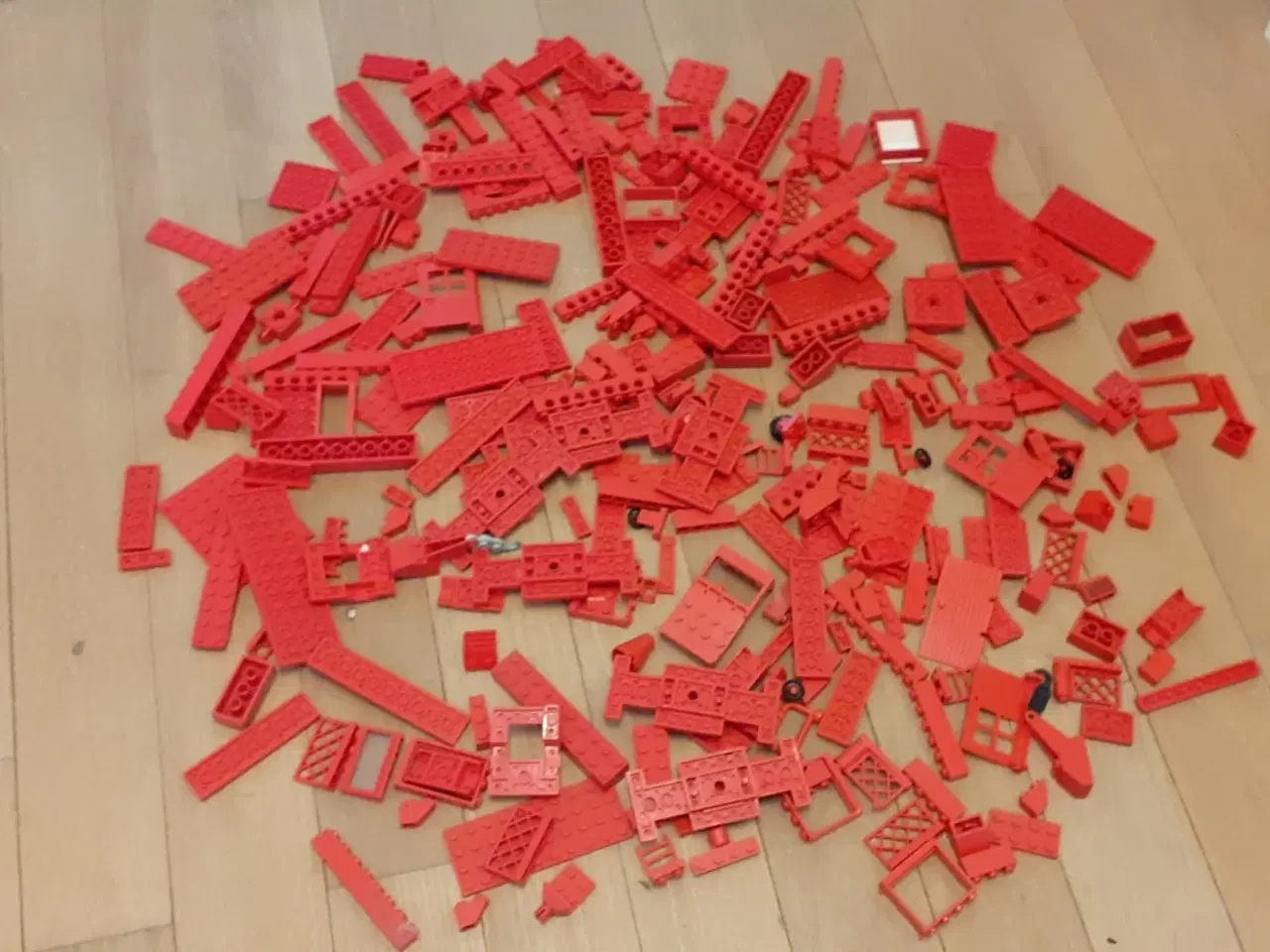 Billede 3 - LEGO 300 stk div. røde klodser (Fra 70´er & 80´er)