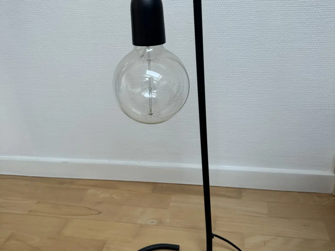 Billede 2 - Minimalistisk lampe i sort