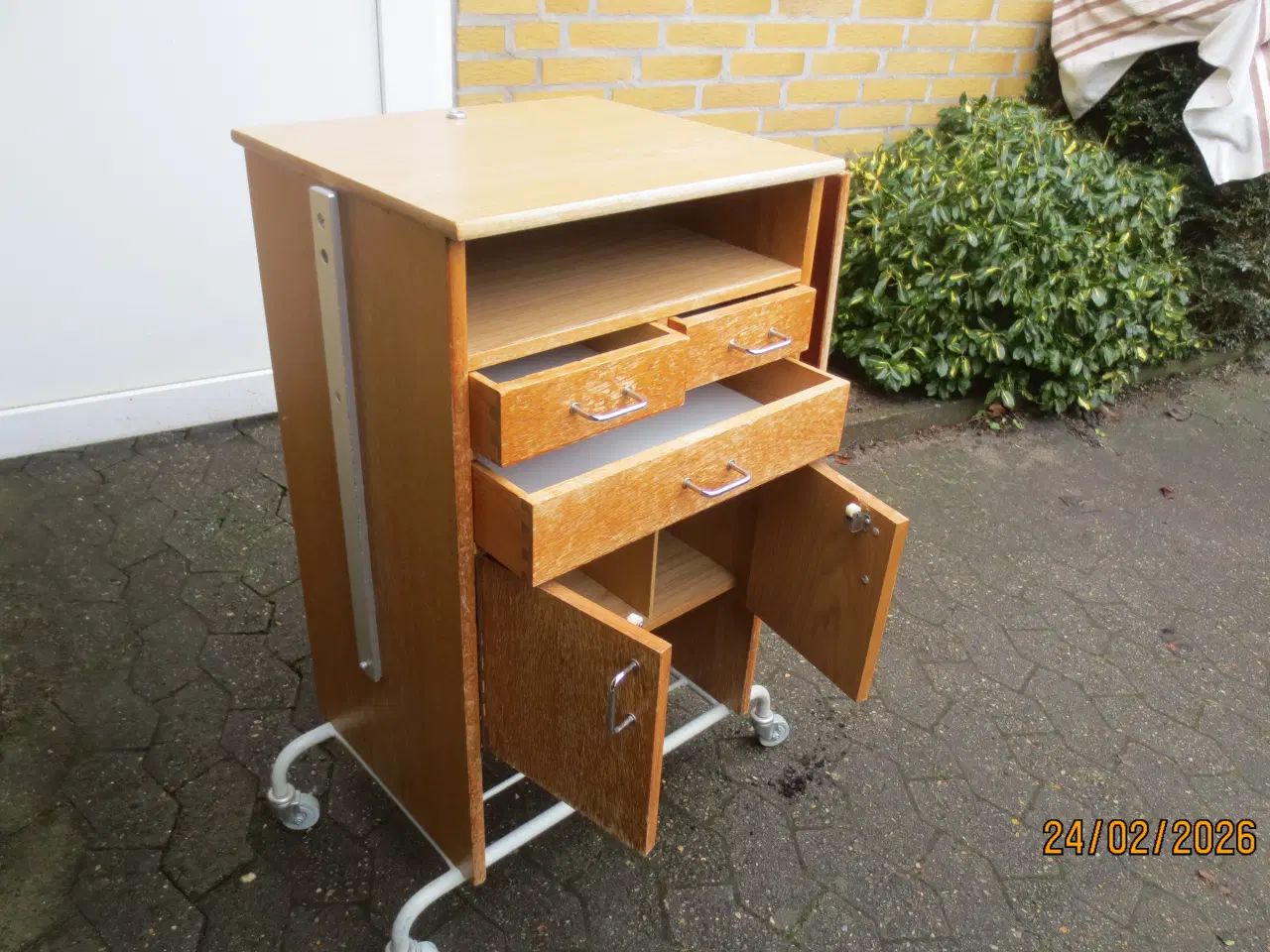 Billede 3 - 1 stk Sengebord/Hospitalsbord