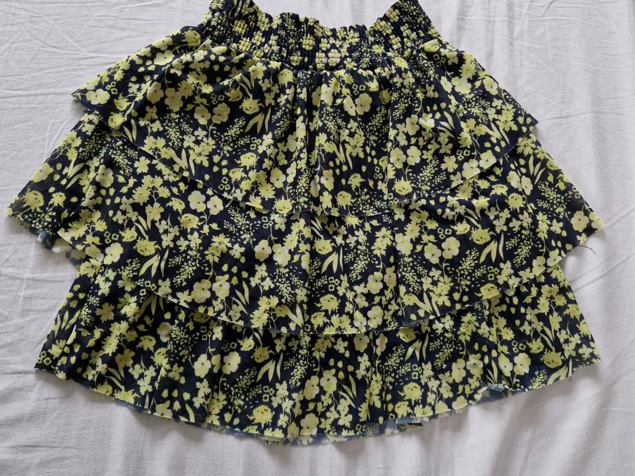 Billede 1 - Nederdel str 140