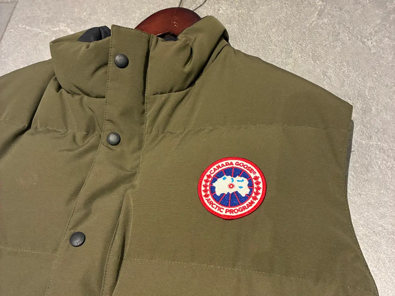Billede 2 - Canada Goose Freestyle Dunvest – Armygrøn (Str. L)