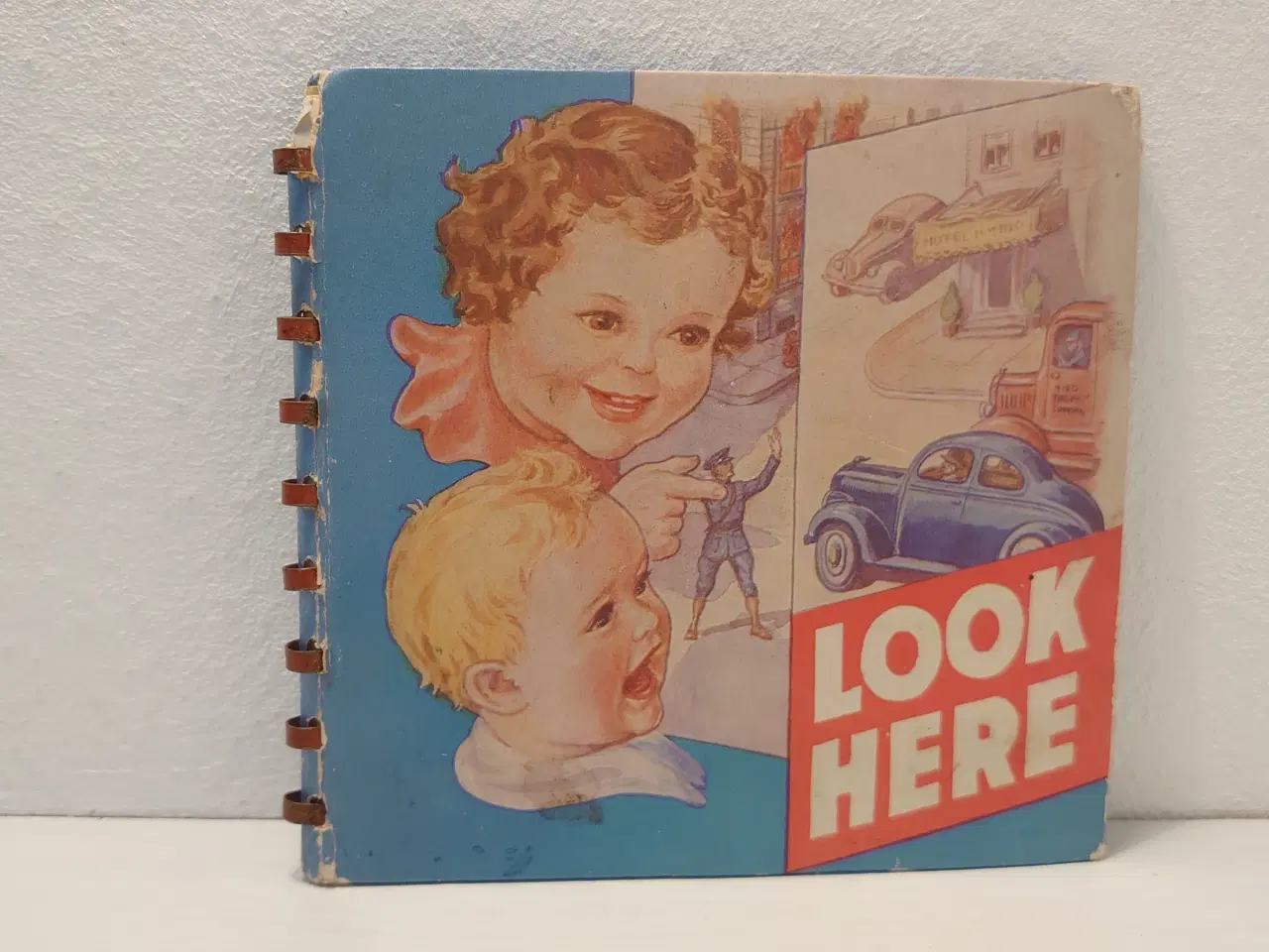 Billede 1 - Peggy Star: Look here. ill.C. Schaare.Foldud sider