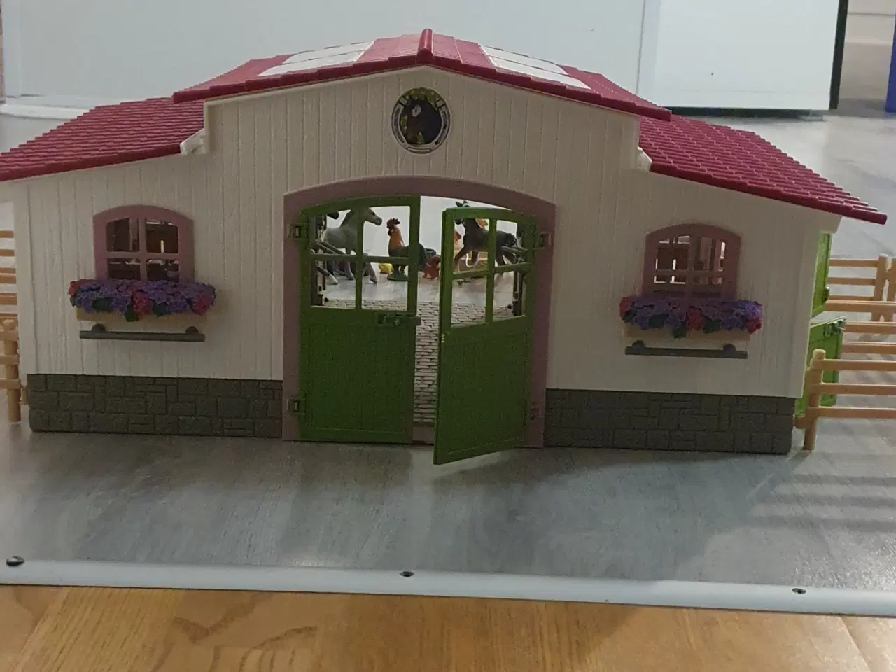 Billede 10 - Schleich. Heste. Stald.