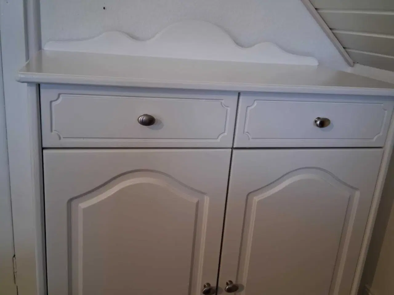 Billede 1 - Hvid skænk sælges 