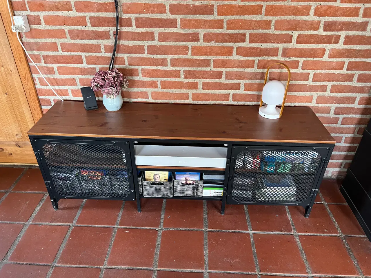 Billede 1 - fjällbo TV bord sort