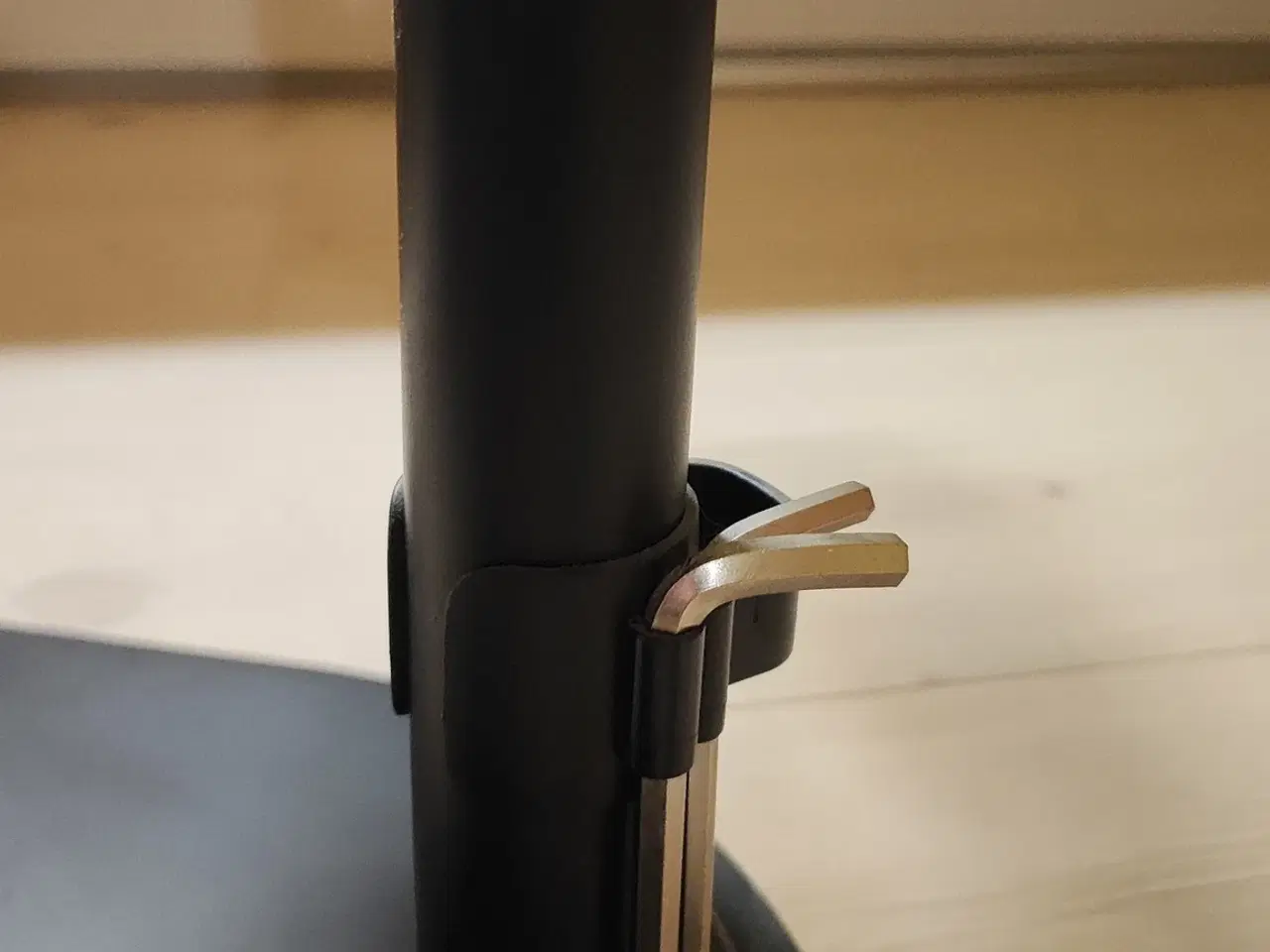 Billede 2 - Triple Monitor Stand på fod, op til 3x27"