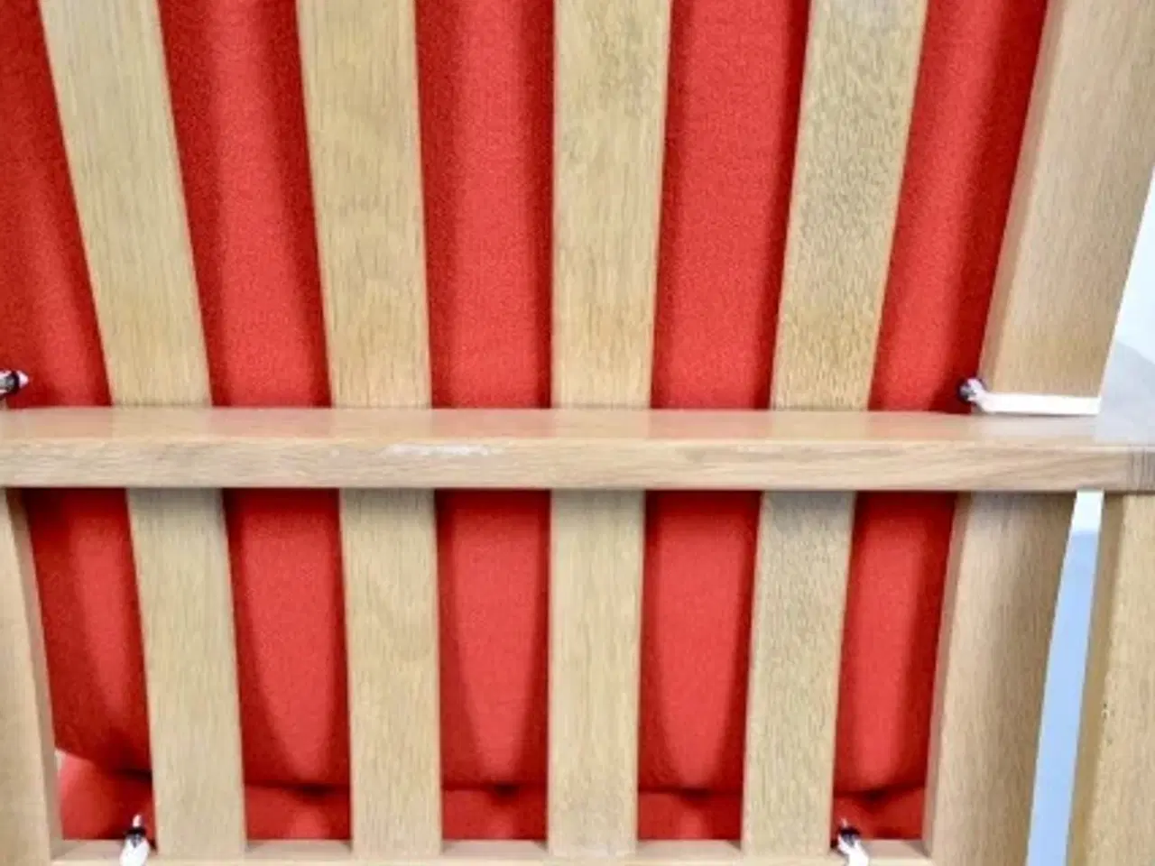 Billede 9 - Børge mogensen lænestol i eg med rødt polster, sæt à 2 stk.