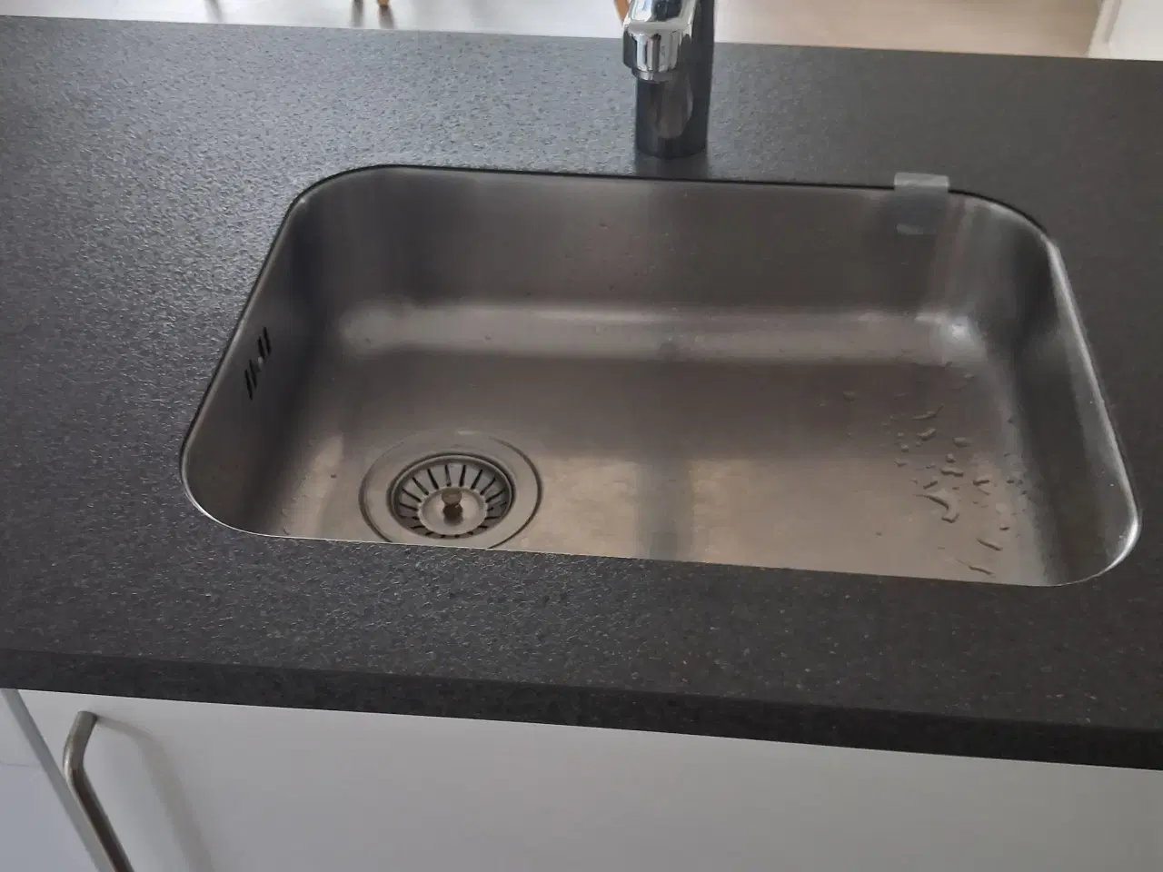 Billede 3 - Bordplade med underlimet vask