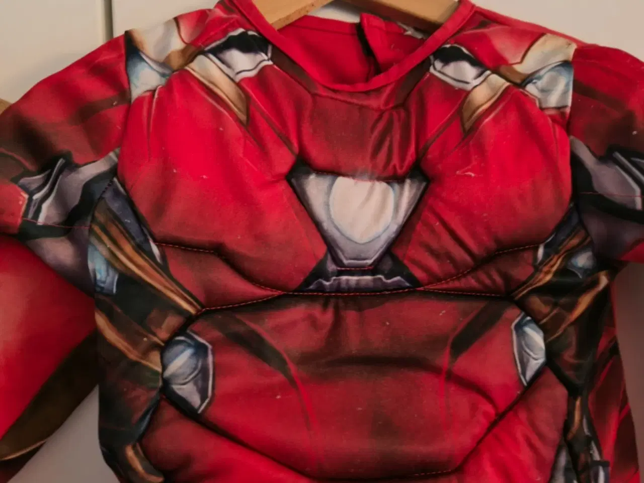 Billede 2 - Ironman Udklædning 