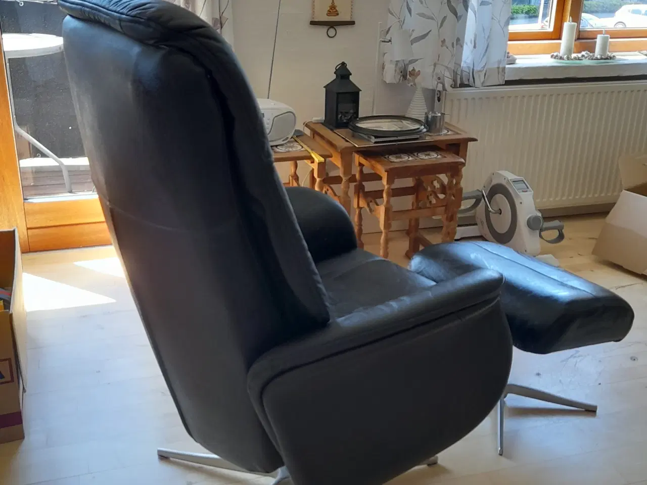 Billede 2 - Lænestol med skammel, sort læder