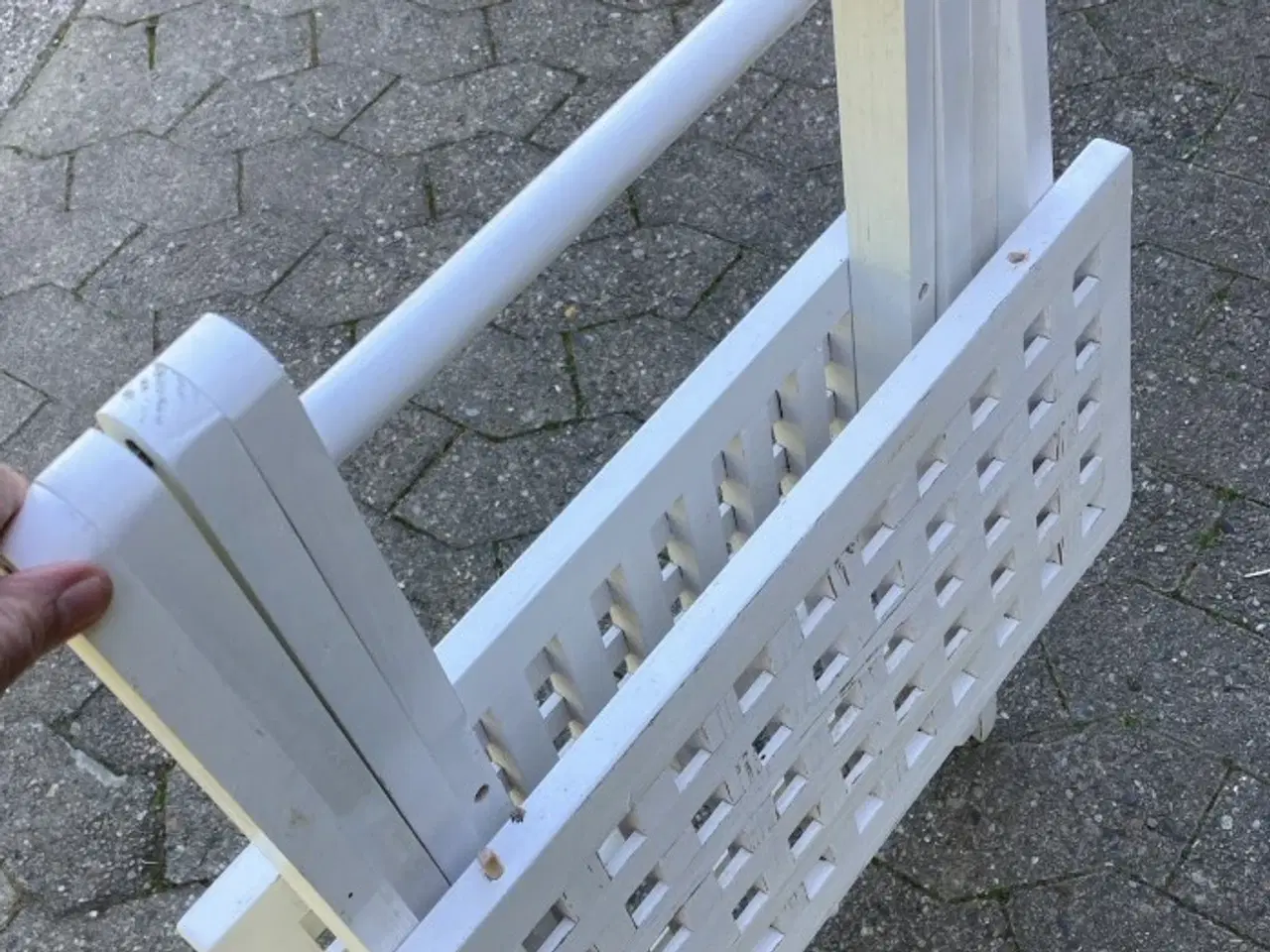 Billede 2 - Klapbord – hvidmalet træ - fint lille bord