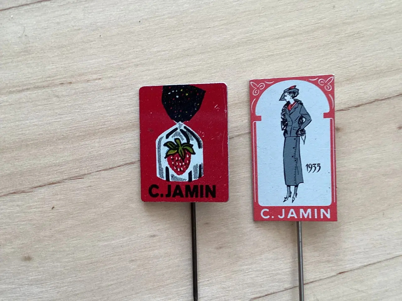 Billede 3 - 8 ældre pins 