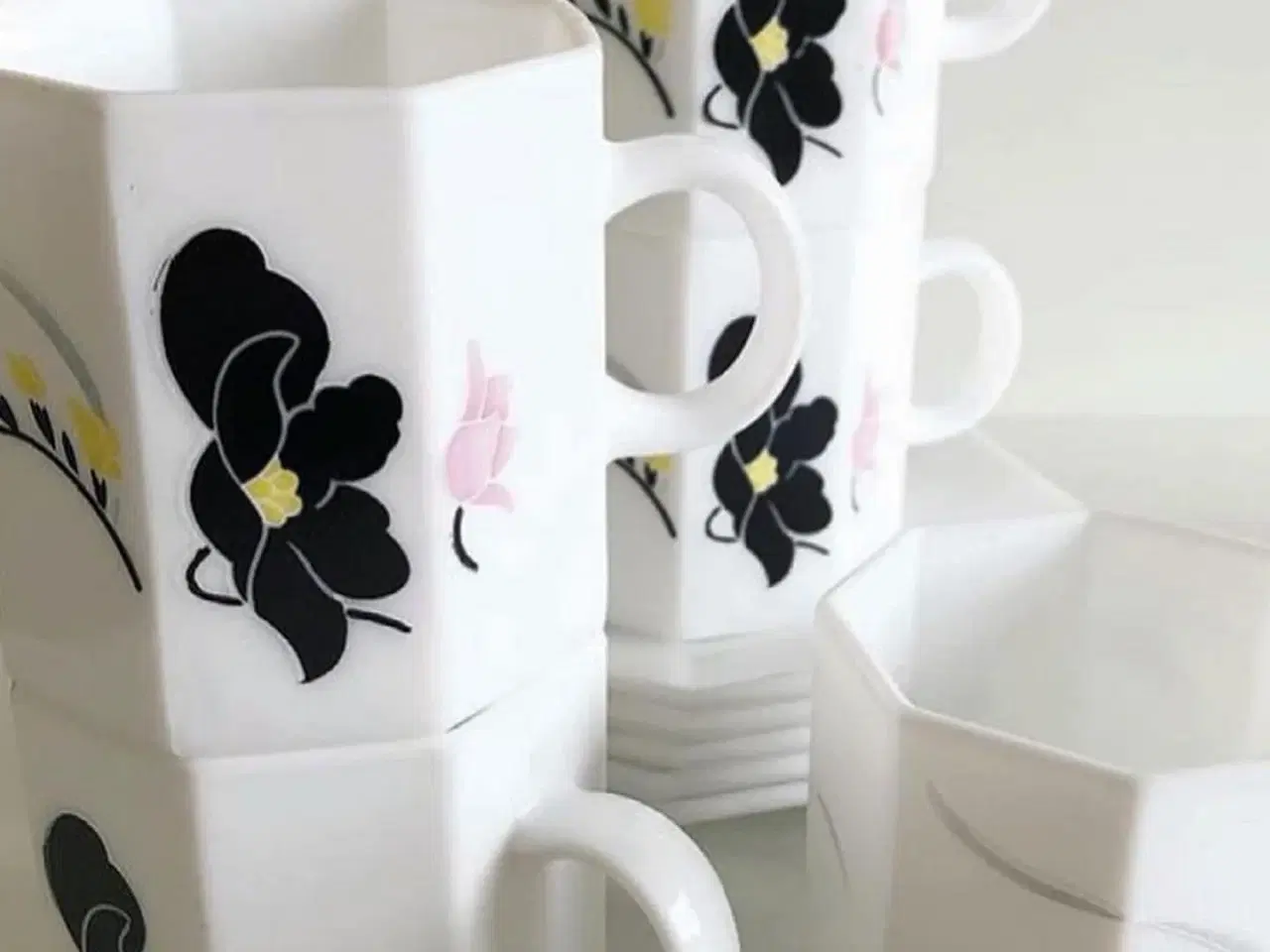 Billede 4 - Opalineglas, 80'ertryk, kop/underkop med tallerken, 6 sæt samlet