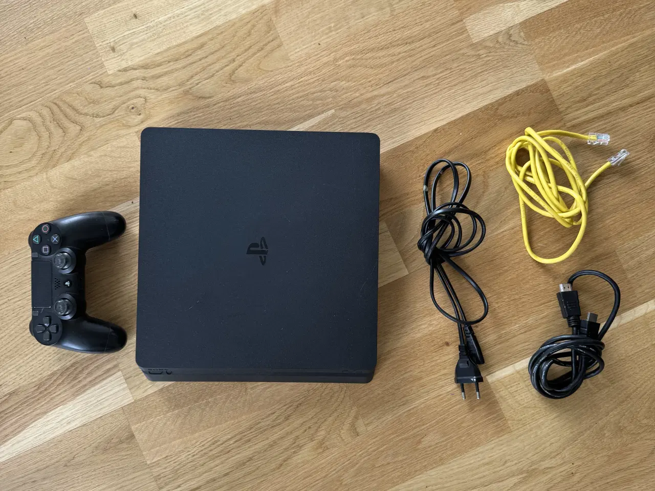 Billede 1 - Playstation 4 - klar til brug 