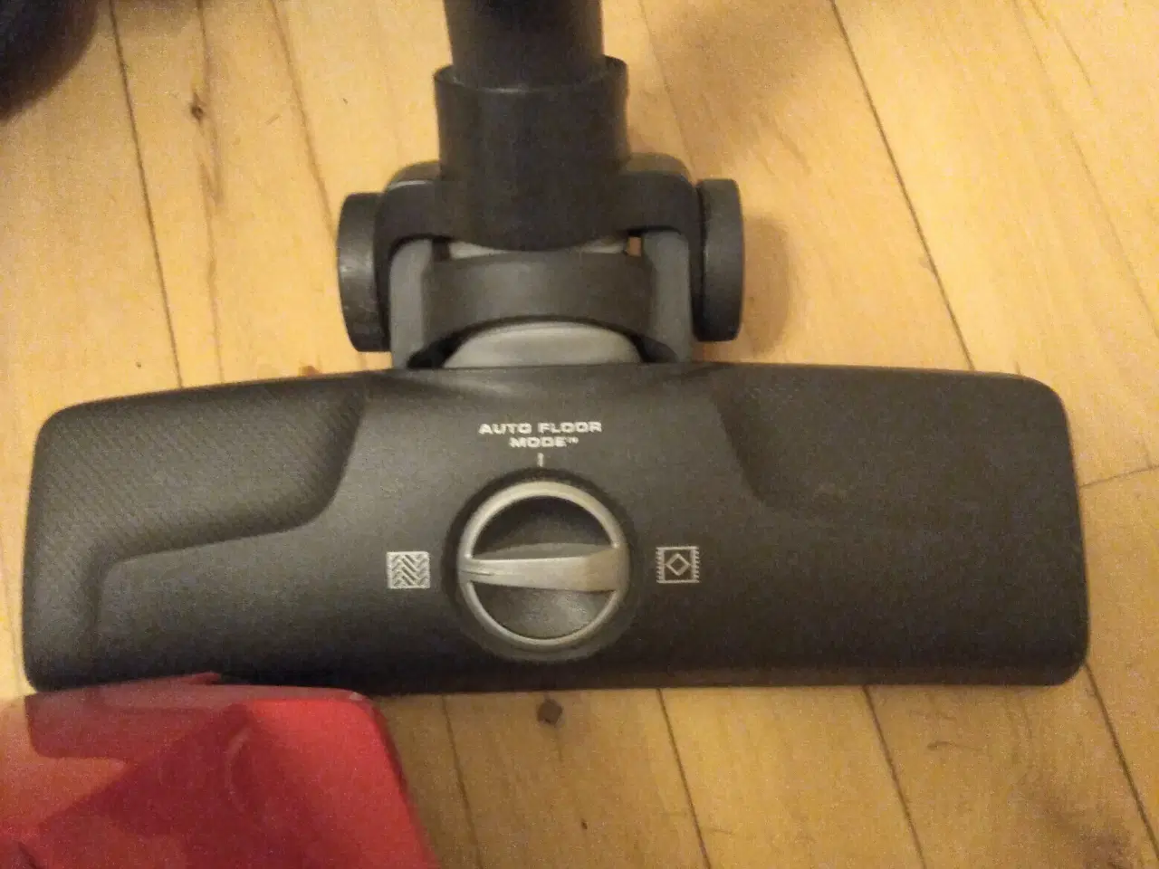 Billede 7 - Rød støvsuger næsten som ny