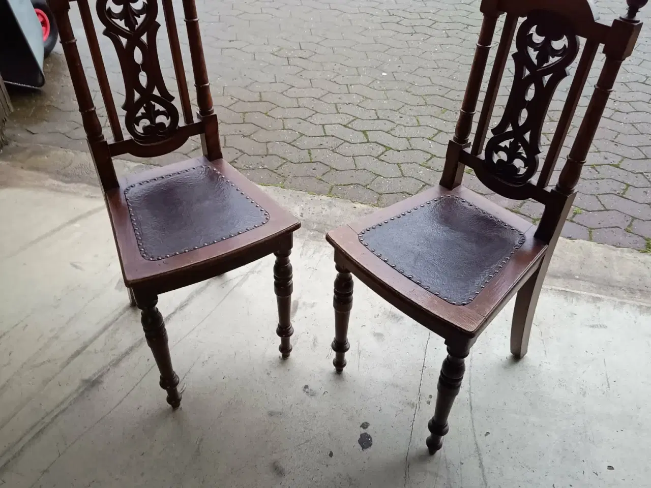 Billede 1 - 2 stk. ældre stole