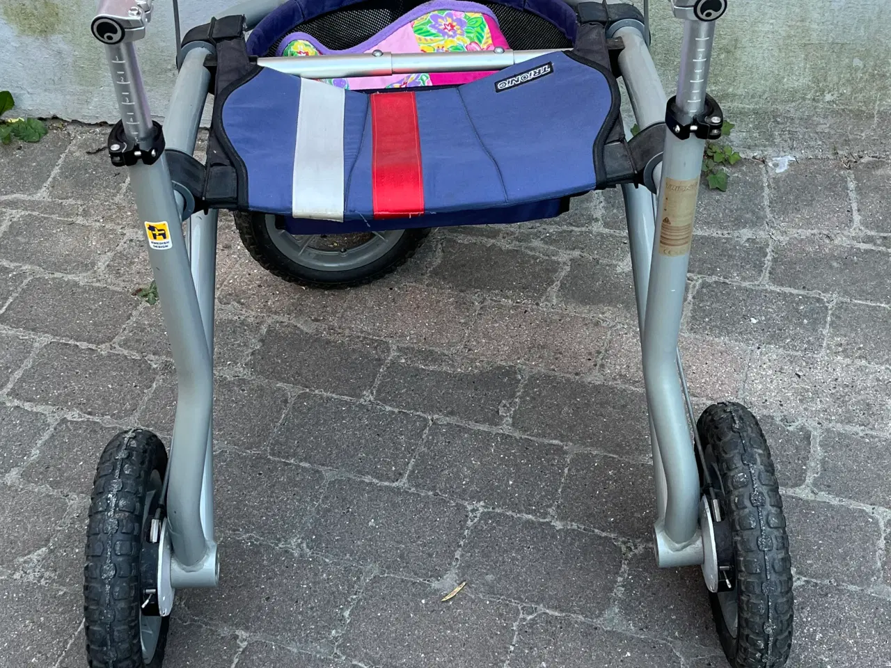 Billede 3 - Rollator. Perfekt til ujævnt underlag