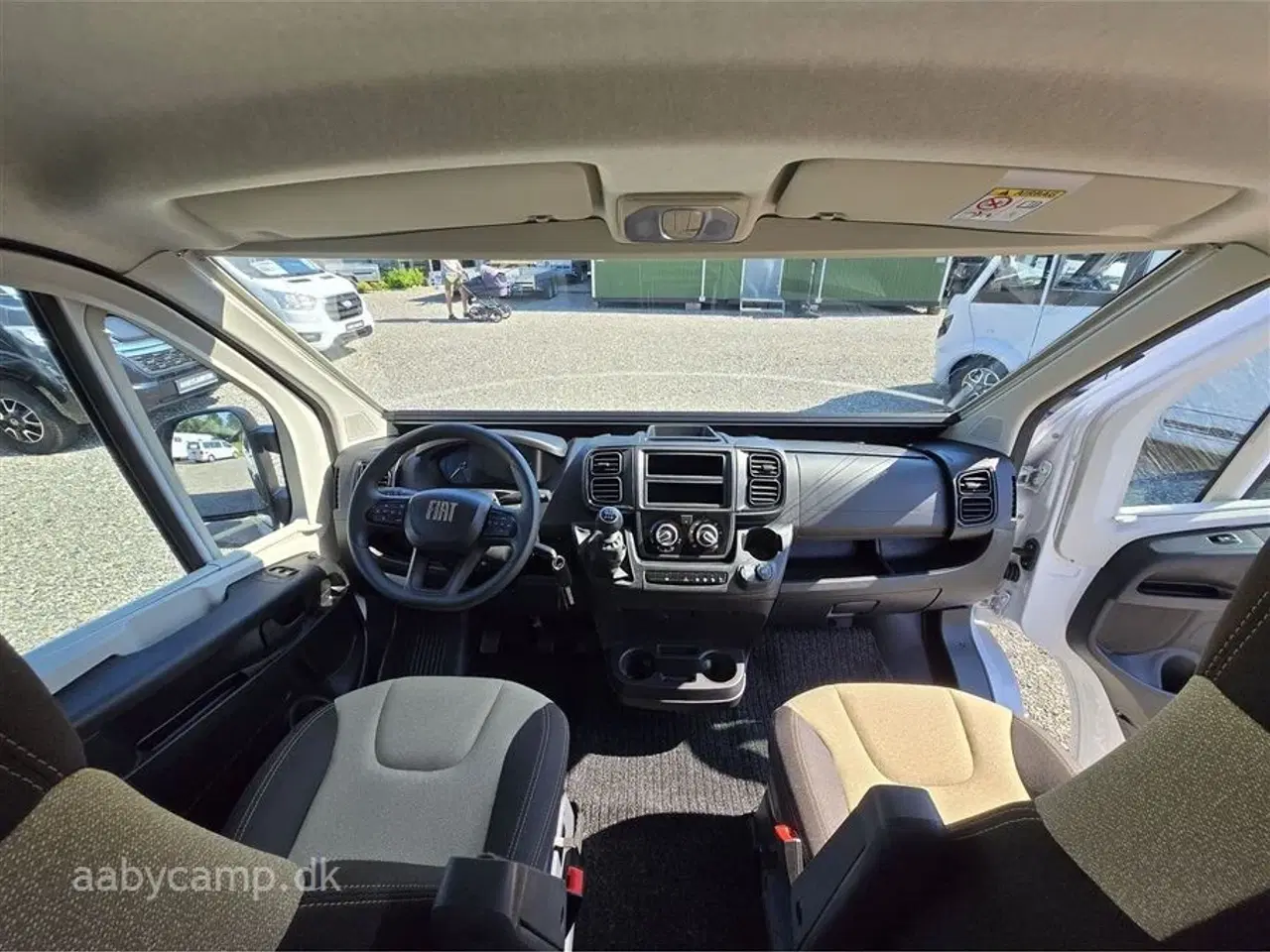 Billede 7 - 2025 - Benimar Benivan 160 ES Udstyret klar til Ferie. Solcelle. markise. elektrisk indgangstrin. kompressorkøleskab.