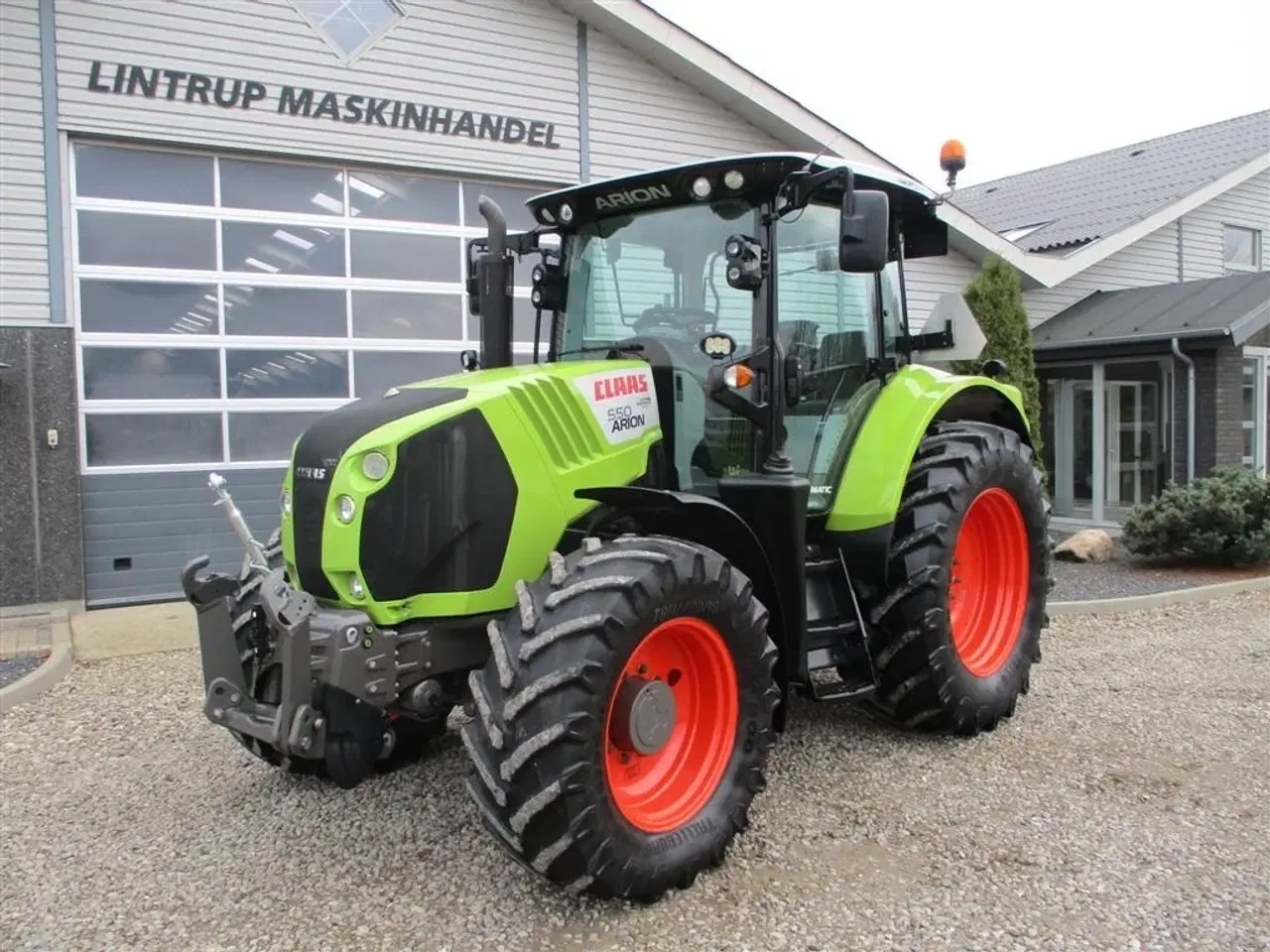 Billede 2 - CLAAS ARION 550 C-matic med frontlift, affjedret foraksel og affjedret kabine.