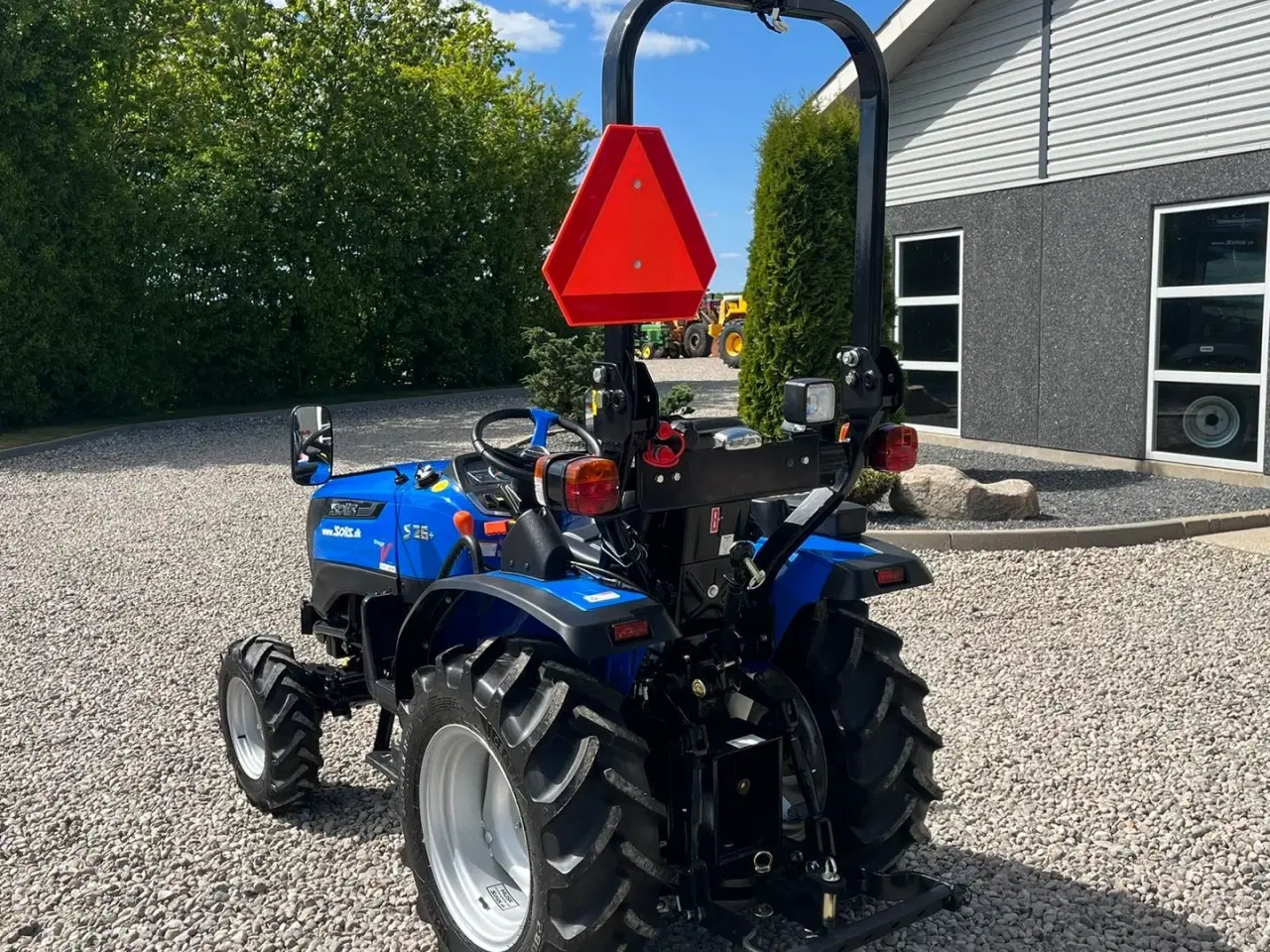 Billede 17 - Solis S26 6+2 Gearmaskine med Servostyring og brede traktorhjul