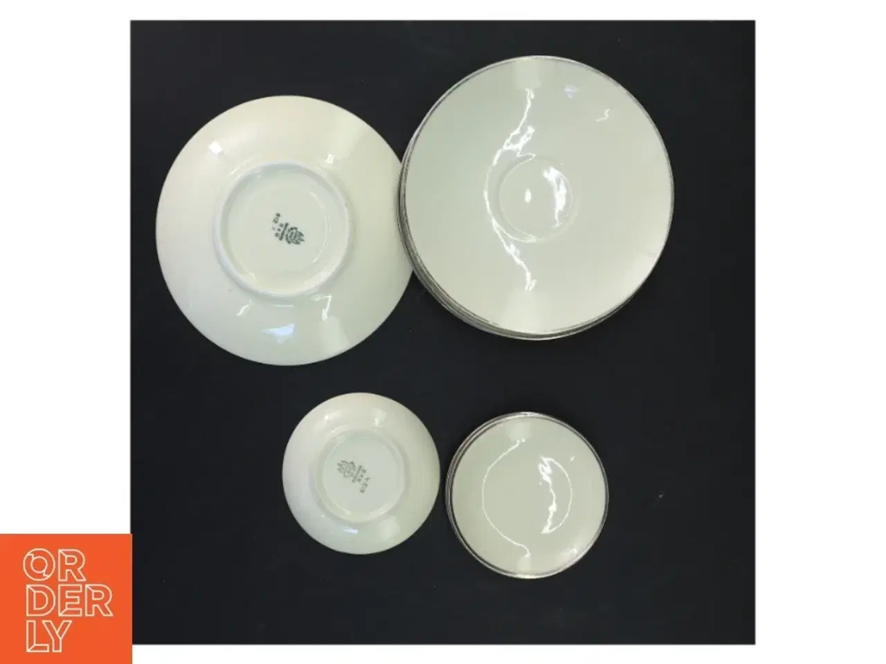 Billede 3 - Porcelænssæt med sølvkant fra b&g (str. Ø 14,5 og ø8,5 cm)