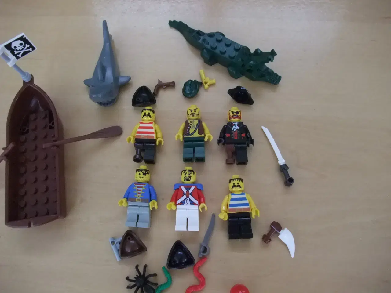 Billede 4 - Lego Pirates Figurer+Tilbehør 