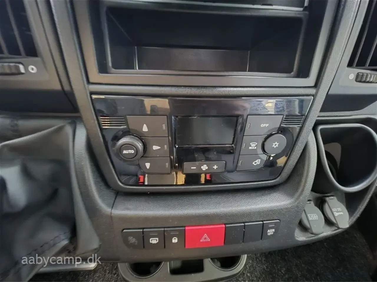 Billede 9 - 2023 - Tourne 6.0   solcelle. 200 Ah lithium Batteri. 2000w Inverter. kompressor køleskab. Elektrisk gulvvarme. Webasto Dieselfyr. Anhængertræk. udvendig bruser. Kun 43,000 km!!!