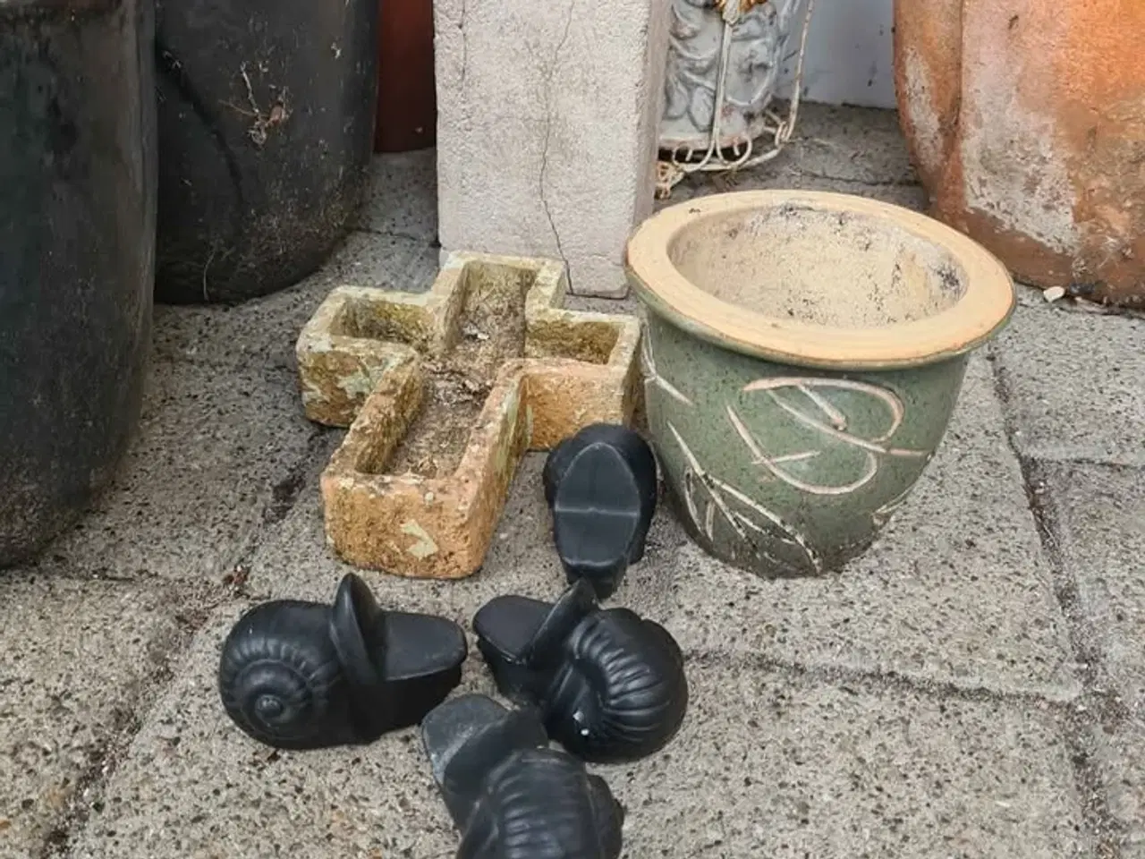 Billede 6 - 17 krukker eller lign, blandt andet 3 store krukke