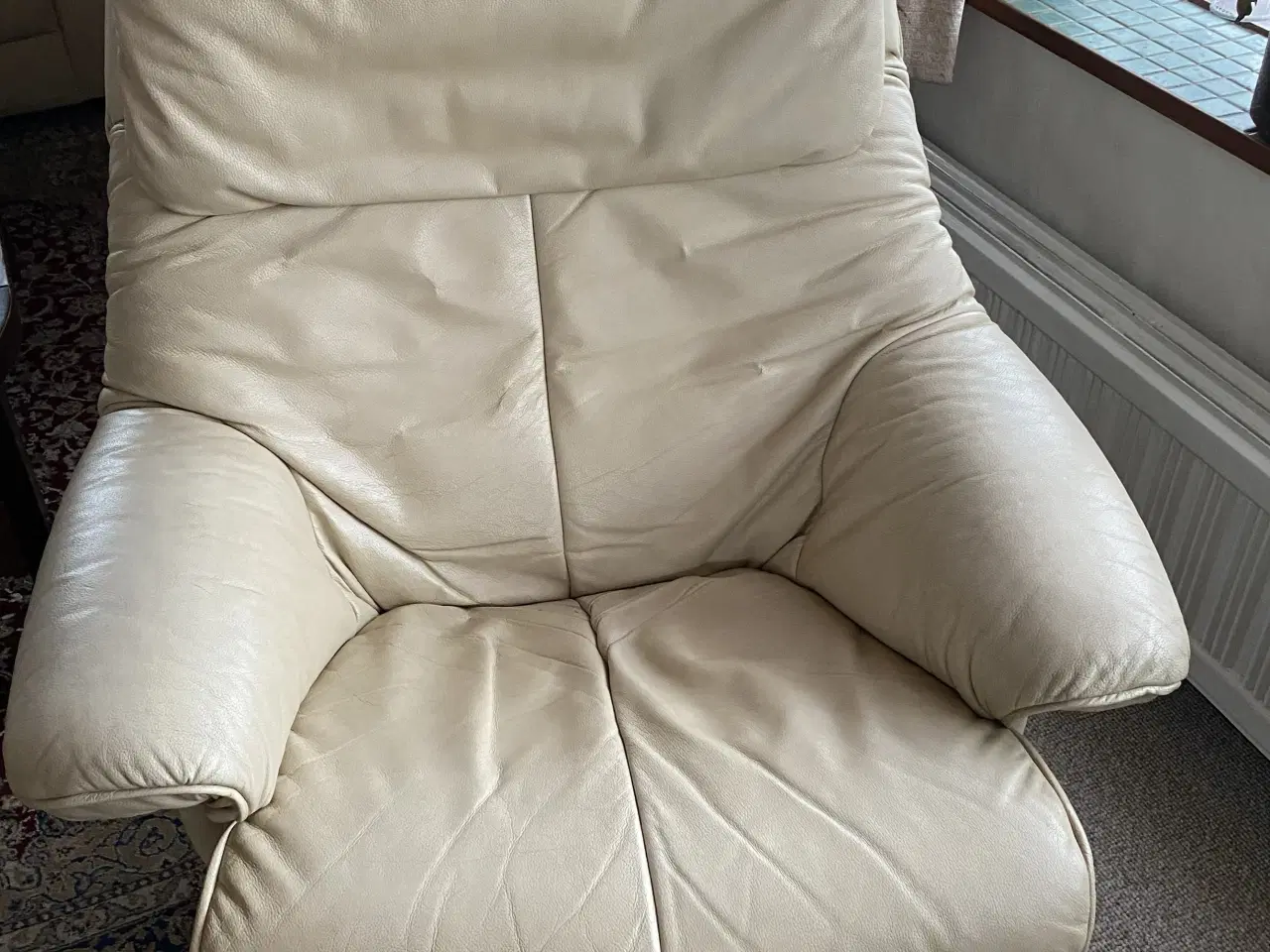 Billede 1 - Pæn lænestol i beige skind