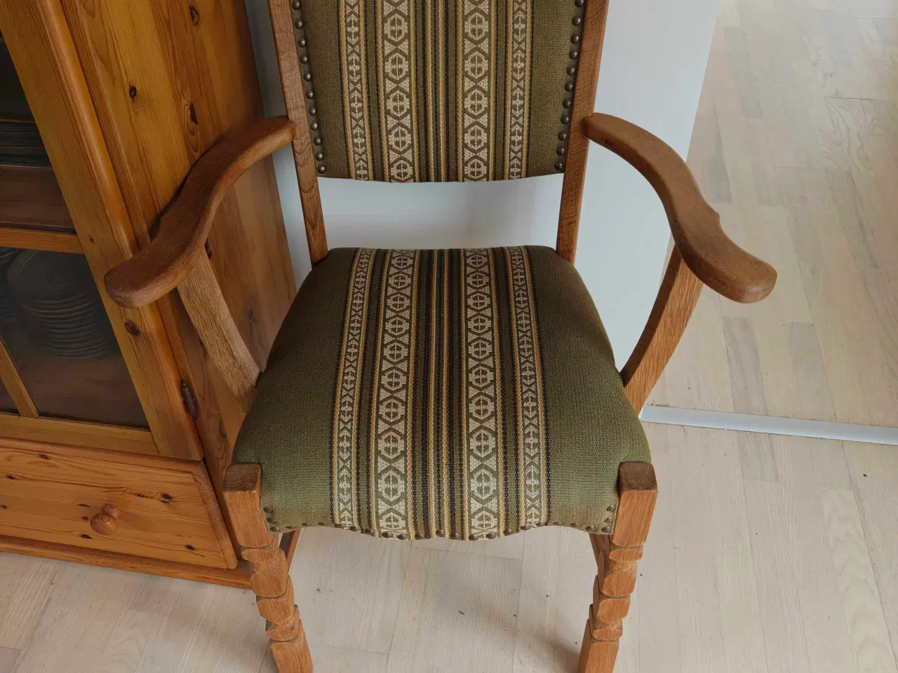 Billede 1 - Chartol, kommode, 3 mindre borde, m.m. i egetræ.