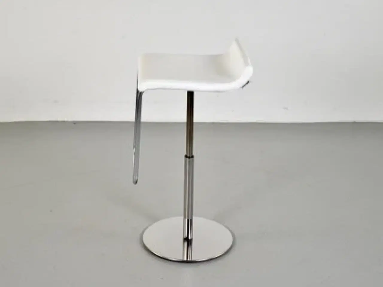 Billede 2 - Corinto barstol med hvidt kunstlæder