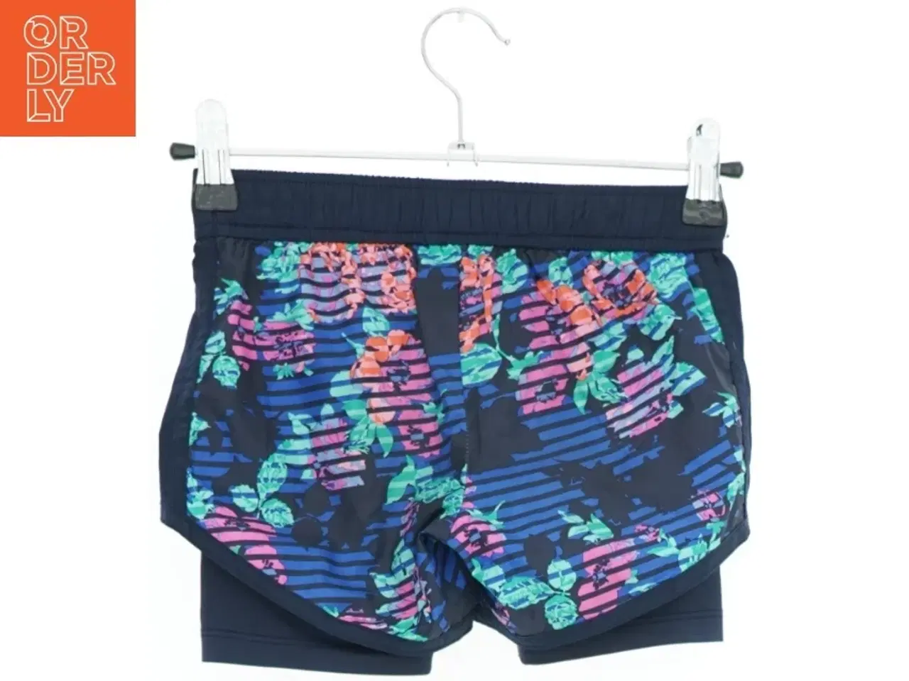 Billede 2 - Badebukser med blomstermønster fra OshKosh (str. 110)