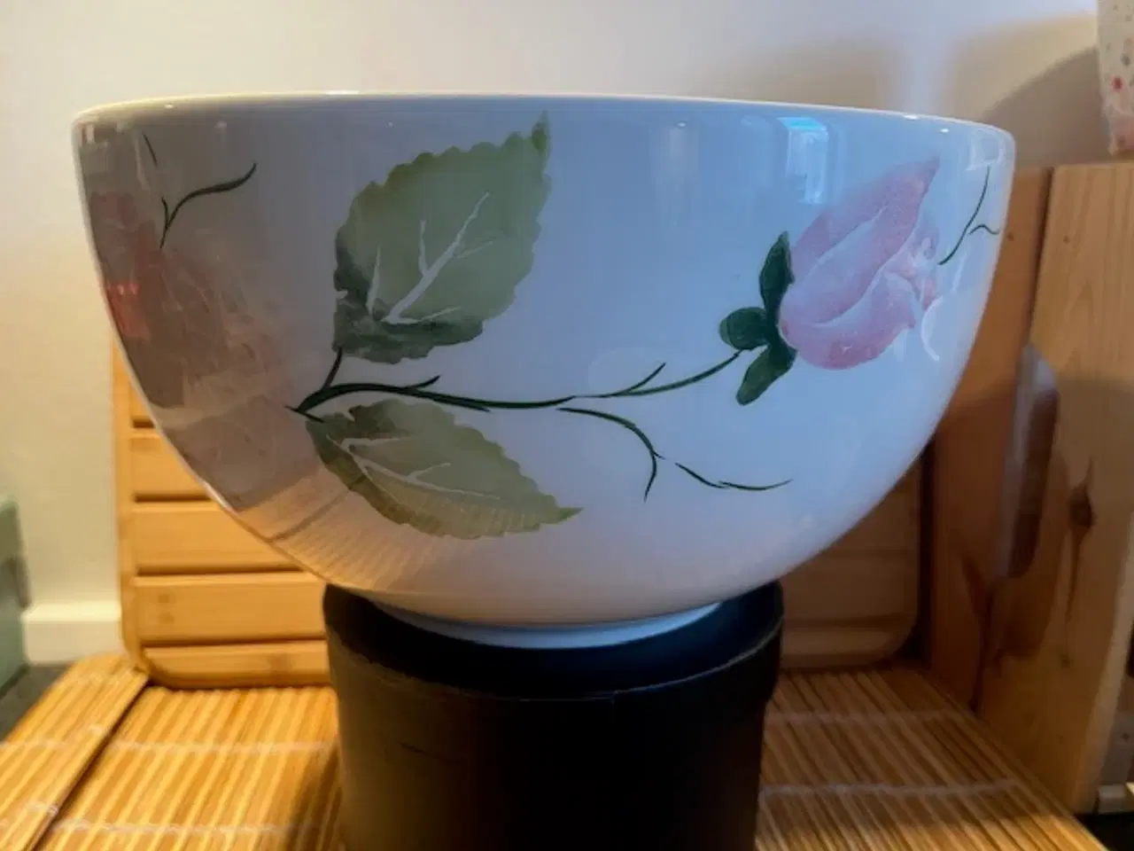 Billede 1 - Smuk, stor håndmalet porcelænsskål fransk landstil