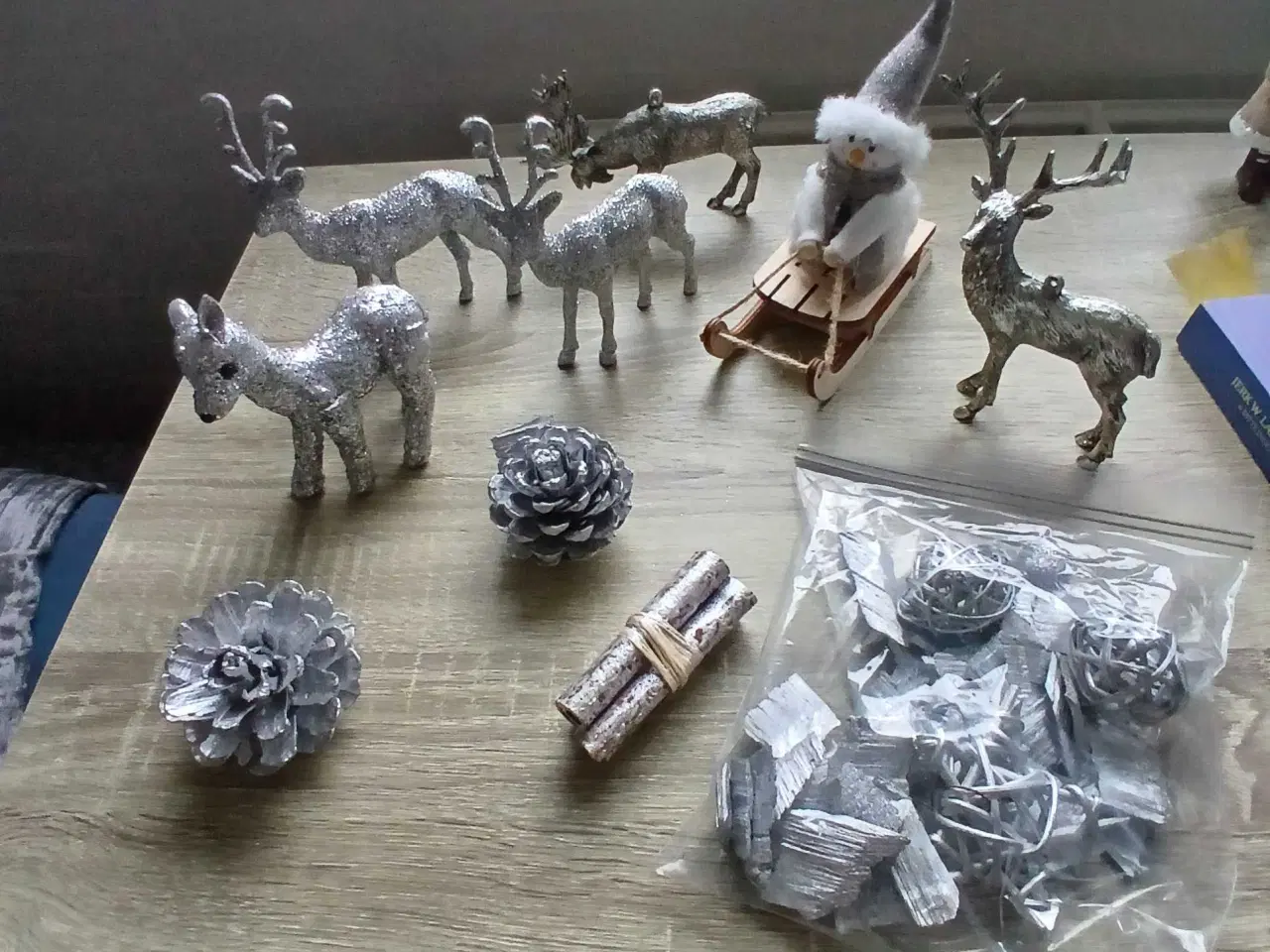 Billede 4 - Forskelligt julepynt sælges samlet.