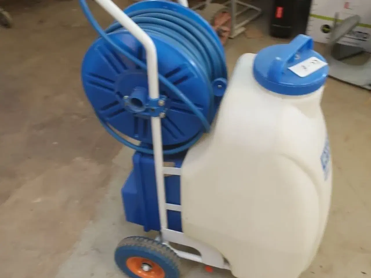 Billede 2 - Giftsprøjte RYOM 45L m. elektrisk pumpe